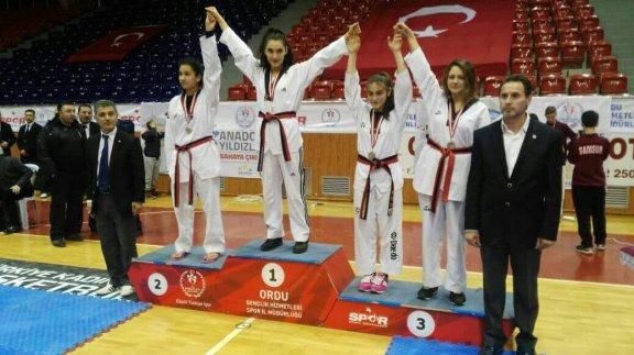 Taekwondo 1.si Tonya Feride Ahmet Şener Ortaokulundan