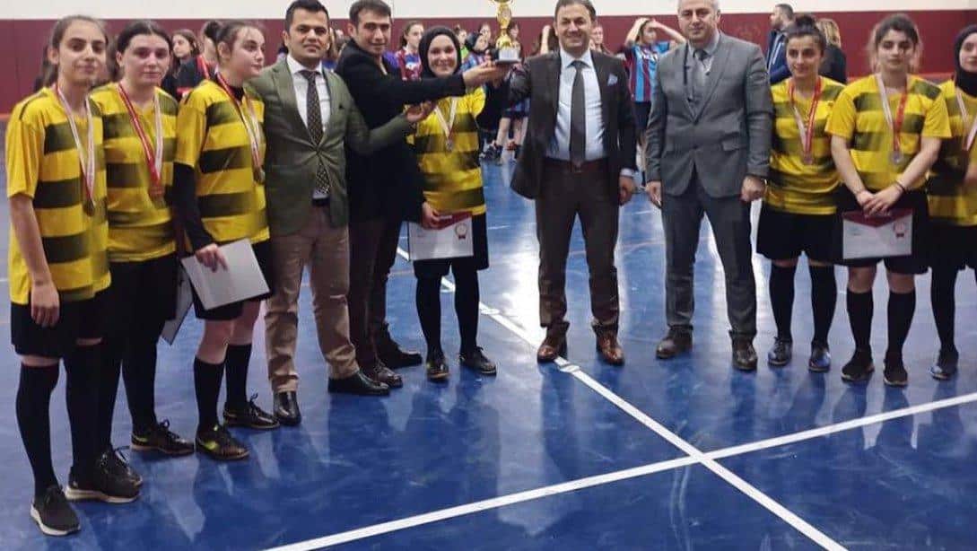 Tonya Anadolu Lisesi Okul Kız Futsal Takımı final maçında Trabzon Spor Lisesi' ne mağlup olarak turnuvayı 2. sırada tamamlamıştır.