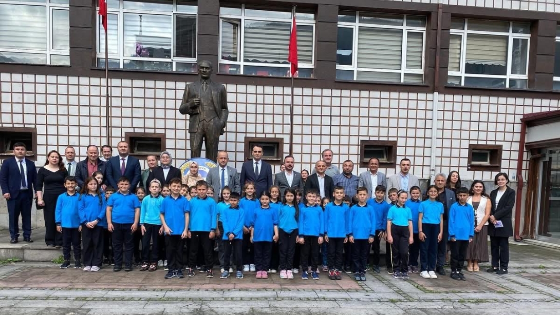 ''2025-2026 EĞİTİM ÖĞRETİM YILI İLKÖĞRETİM HAFTASI ÇELENK SUNMA TÖRENİ''